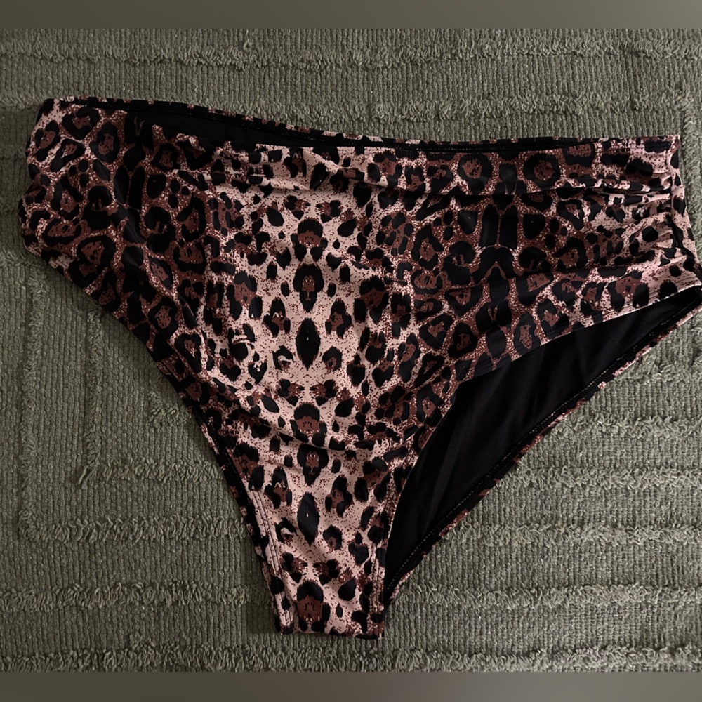 High waisted leopard print bathing suit / bikini bottoms - size 3X